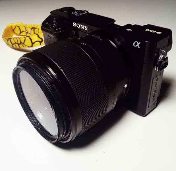 Sony à6000 camera with kit lens 16 /50 0