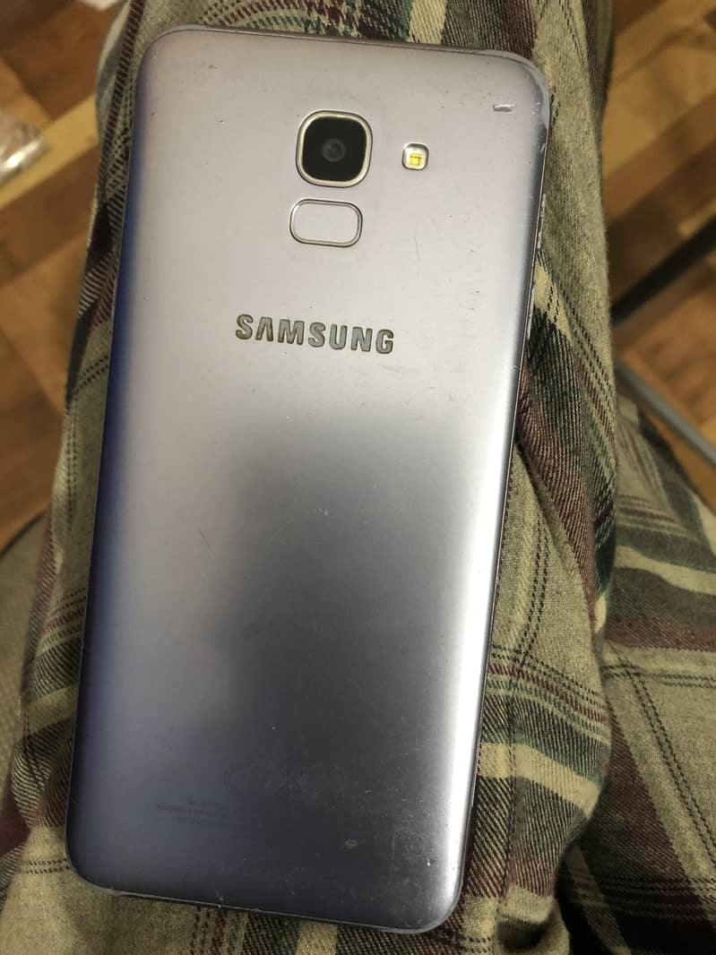 Samsung Mobile J6 1