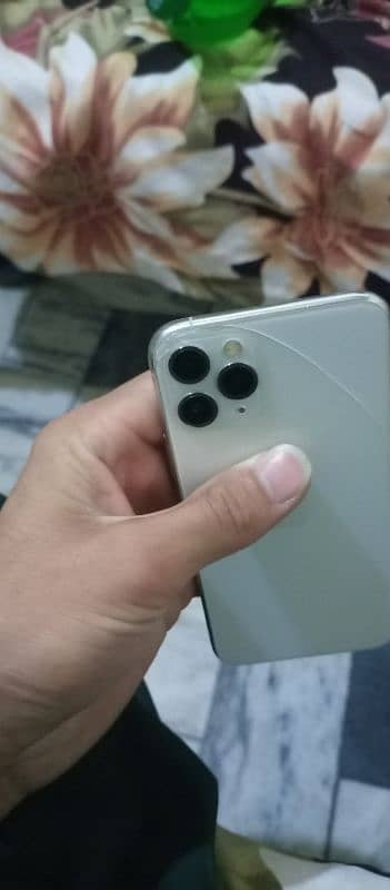Camera ky pas sy lakin camera ko koi issue ni ha contact 03076067937 2