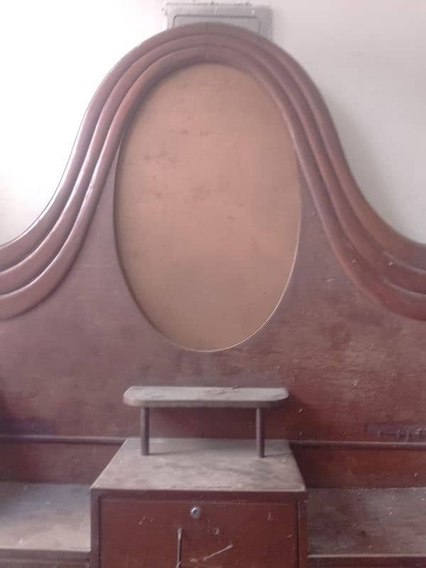 Dressing table 0