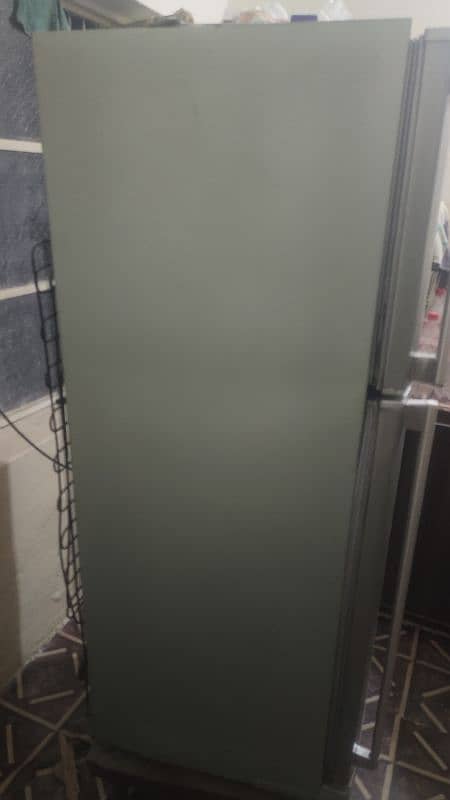 Dawlance Refrigerator medium size 4