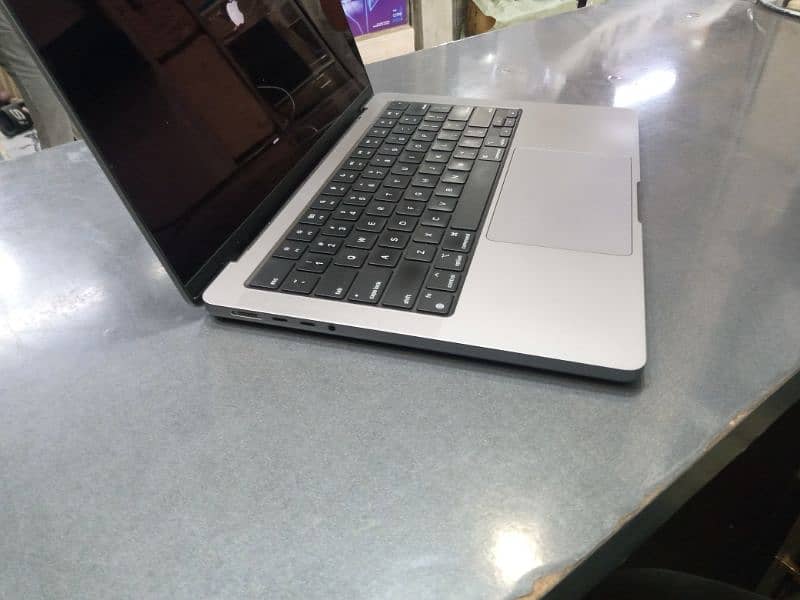 apple macbook pro m1 pro 4