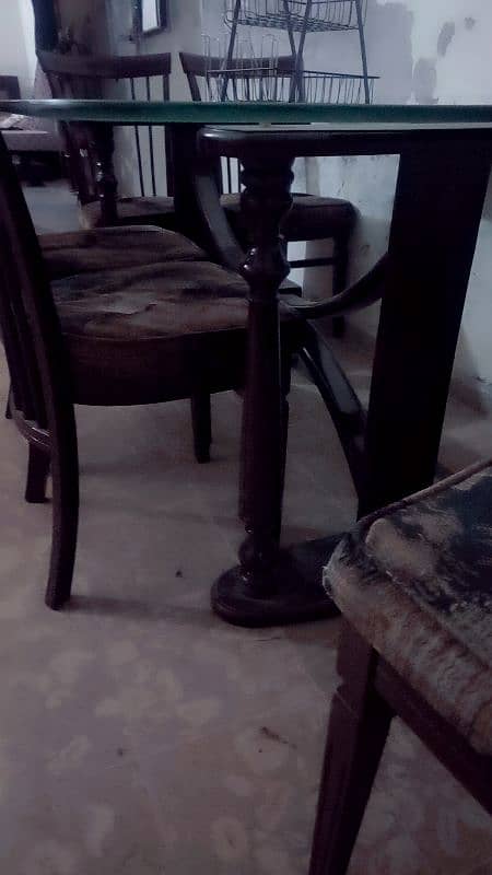 dinning table and 6 chairs 0
