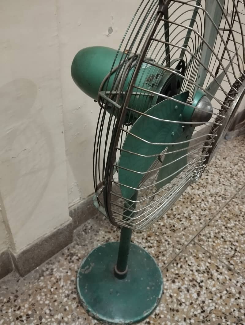 Used fan in good condition 1