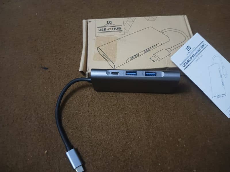 USB c hub 0