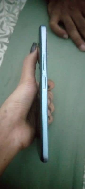 vivo y33s 8/10 condition 2
