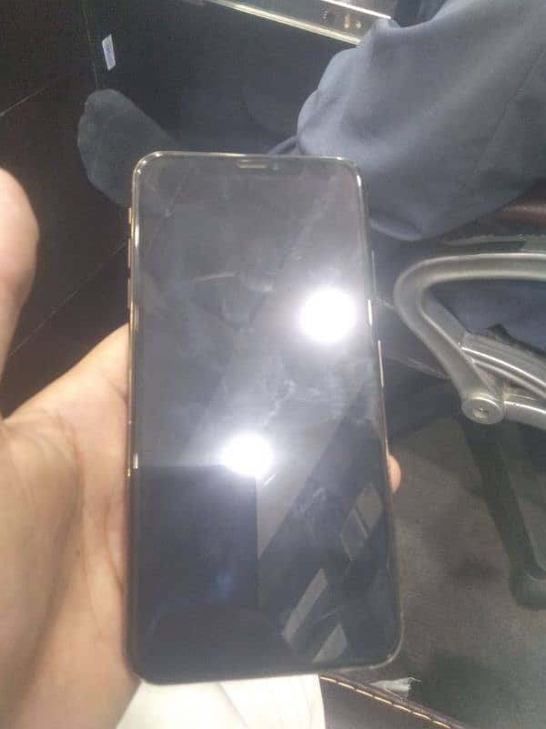 Xs max 64gb 98 health pta golden colour battery change 3