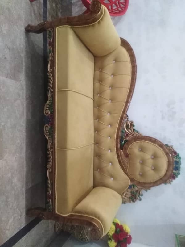 Dewan sofa 10/10 pure larki 1
