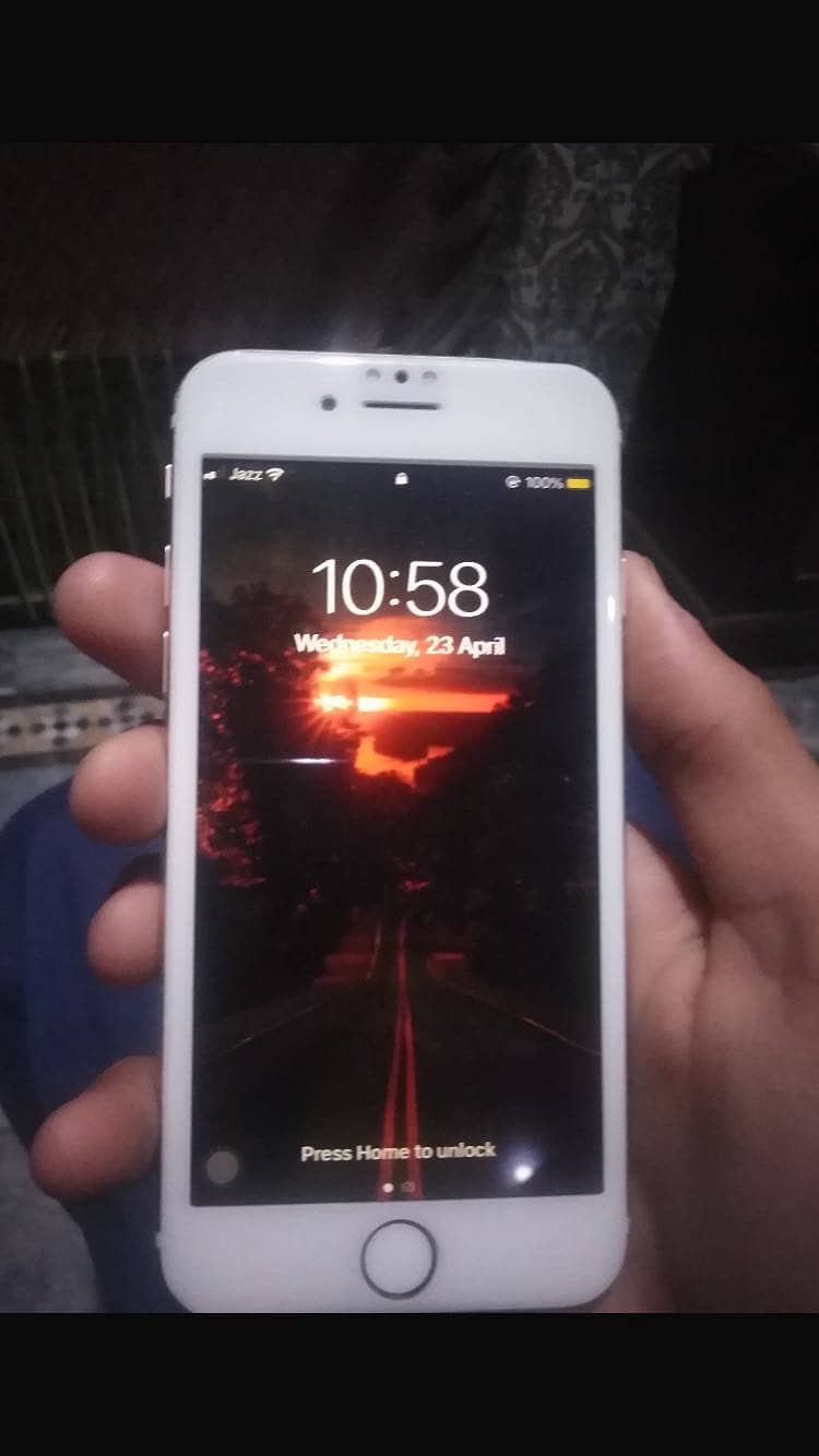 condition 10/10+32gb+j. v phone 1