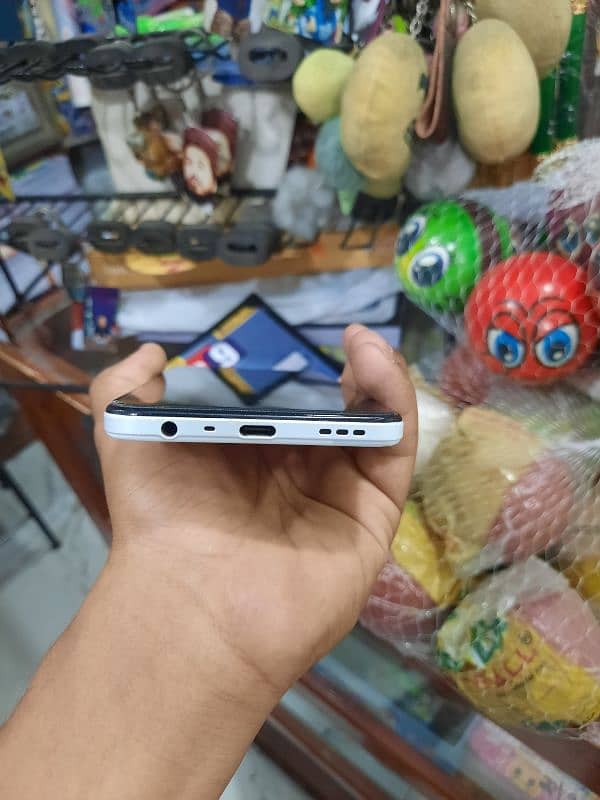 oppo F17 8/128 with box 3