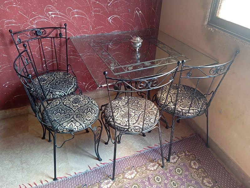 IRON DINING TABLE 4 CHAIRS EXCELLENT CONDITION 2