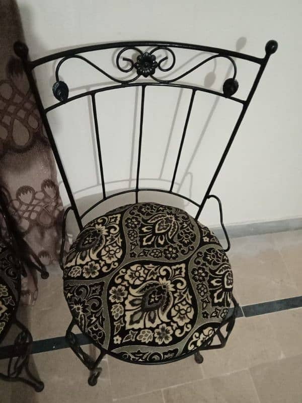 IRON DINING TABLE 4 CHAIRS EXCELLENT CONDITION 5