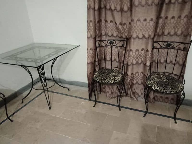 IRON DINING TABLE 4 CHAIRS EXCELLENT CONDITION 9