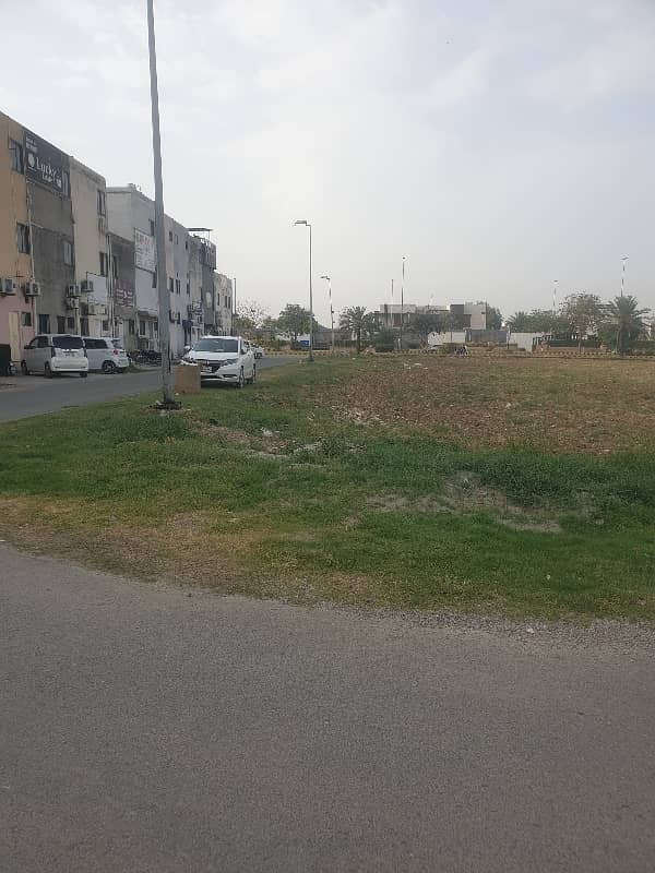corner seven marla plot available for sale in citi Housing sialkot 2