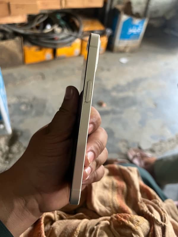 iphone 13  128gb pta approved 3