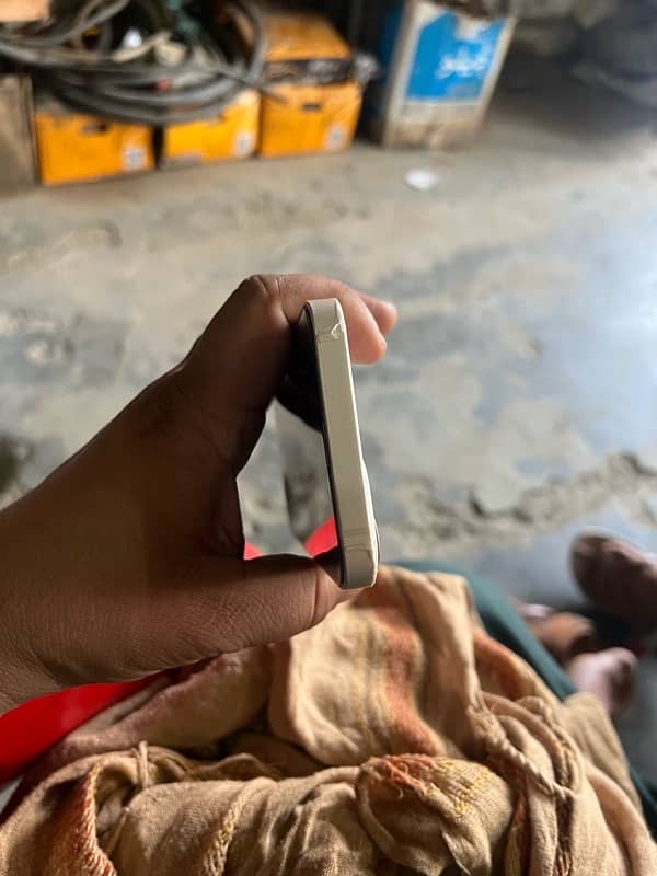 iphone 13  128gb pta approved 5