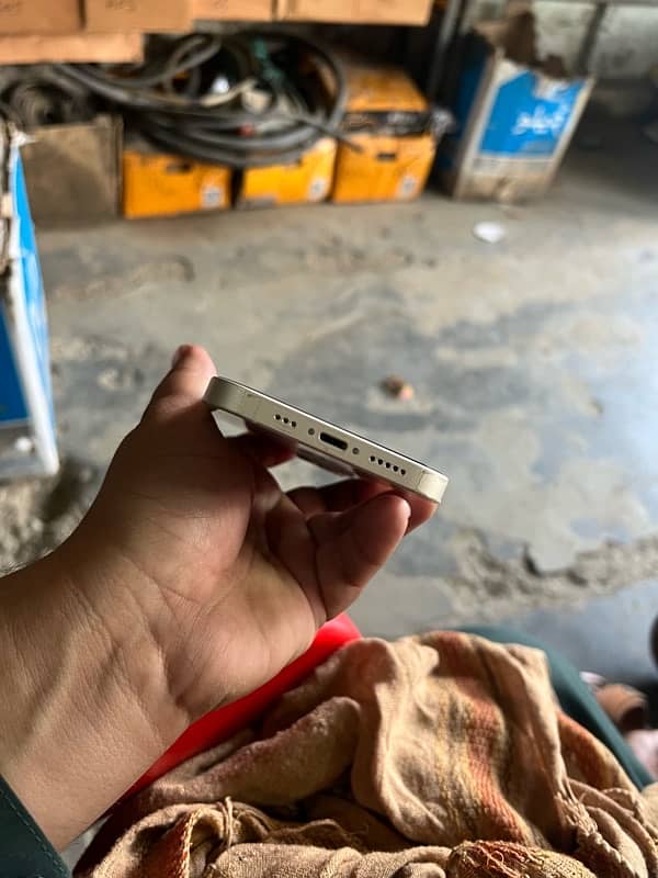 iphone 13  128gb pta approved 8