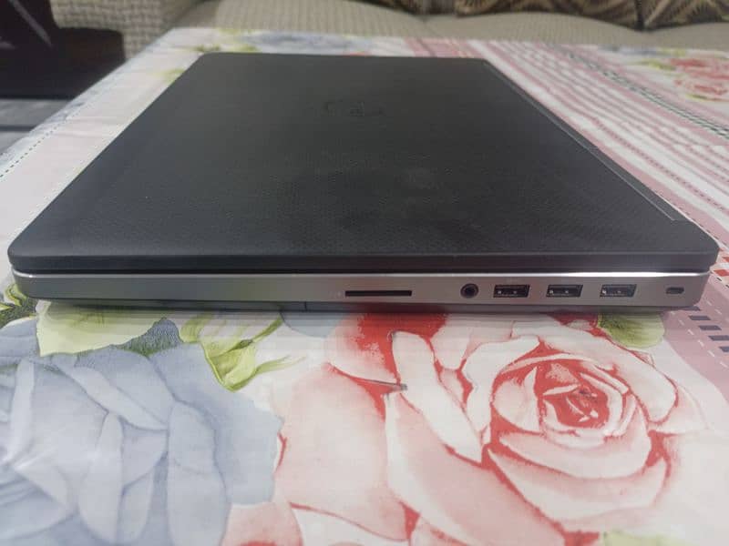 Dell Percision 7520 core i7 1