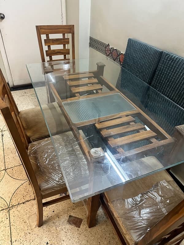 Dining table 0