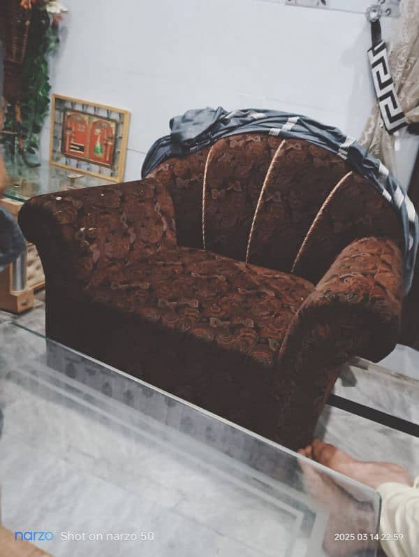 5seater sofa and table as a new 0