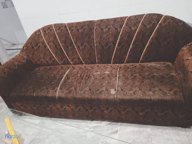 5seater sofa and table as a new 2