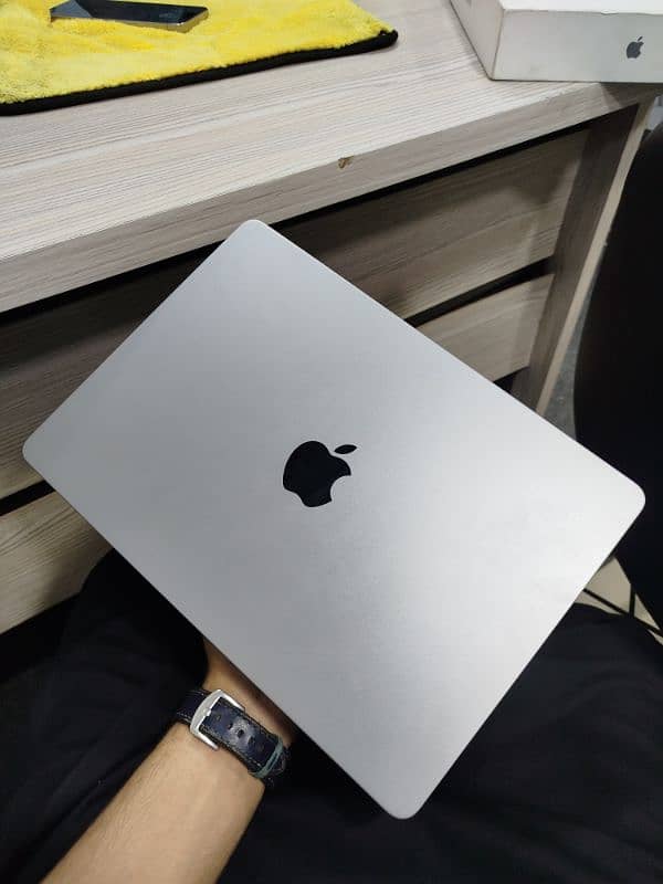 Apple MacBook Pro|Air Model available in best Prices 8
