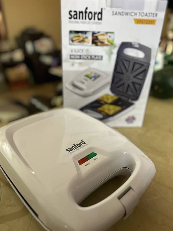 Sanford 4 slice sandwich toaster In excellent condition almst unused 1