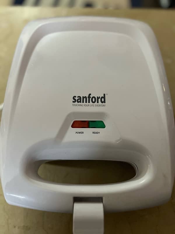 Sanford 4 slice sandwich toaster In excellent condition almst unused 3