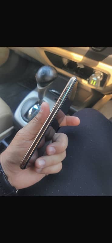 iPhone 11 Pro in mint condition 2