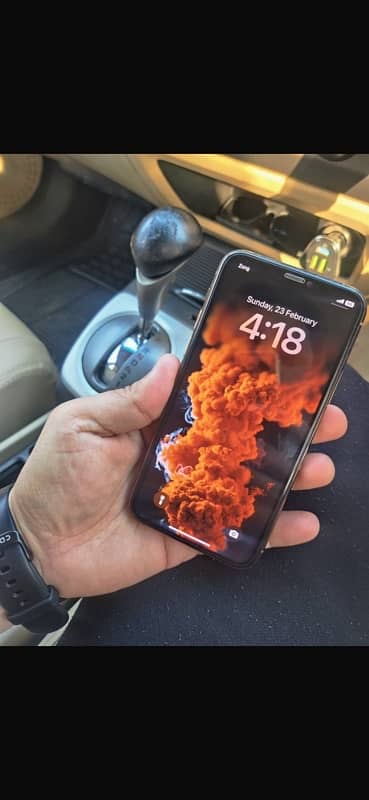 iPhone 11 Pro in mint condition 3