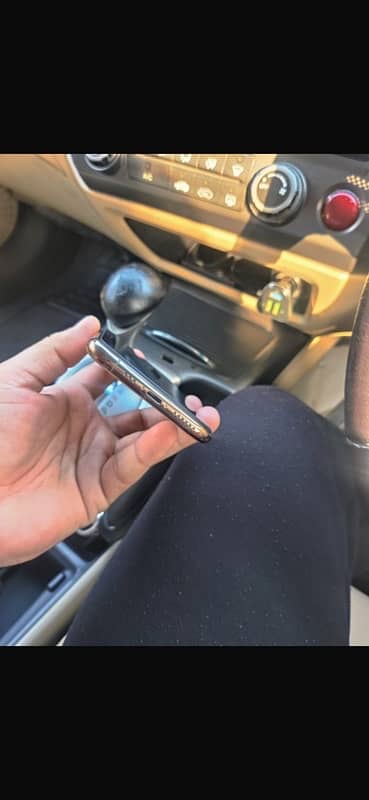 iPhone 11 Pro in mint condition 4