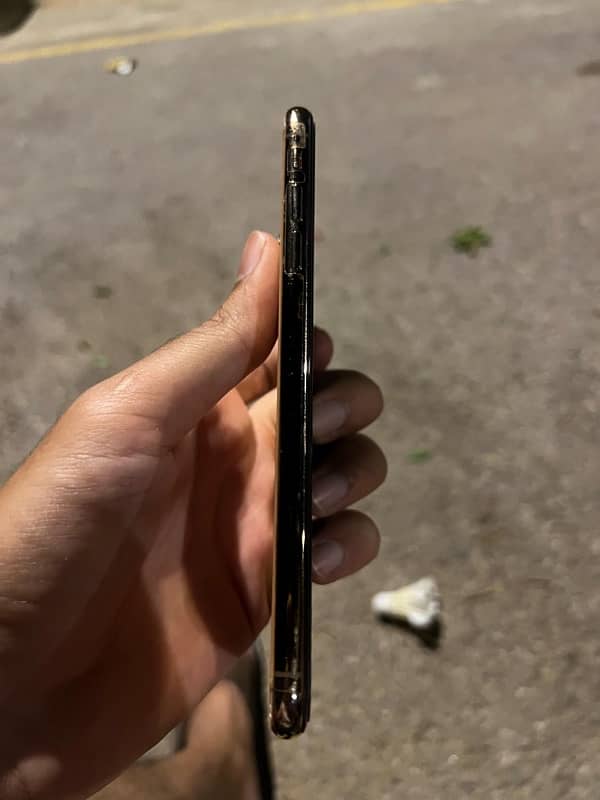 iPhone XS Max 0