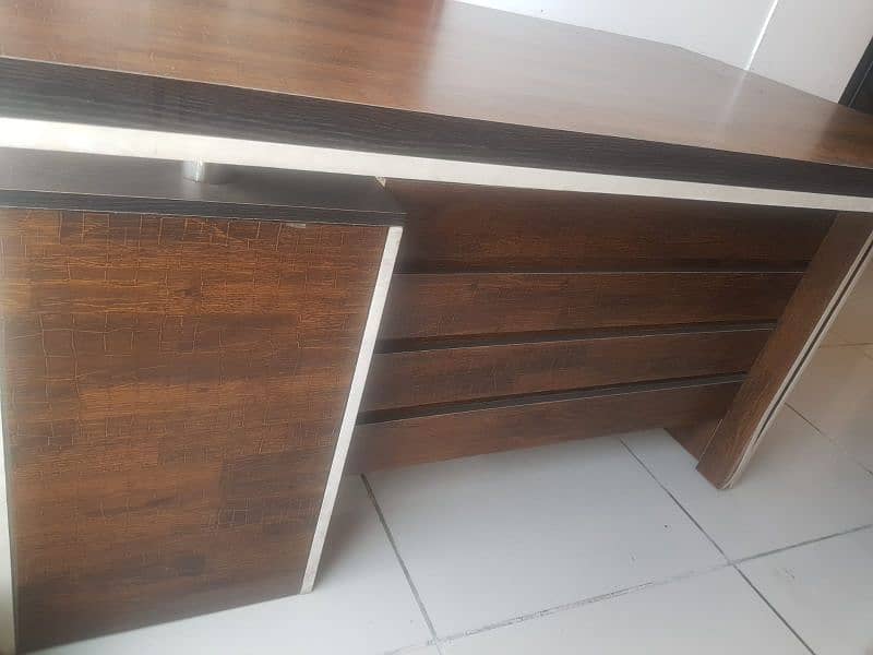 Executive Table Good Condition Reasonable Price 1