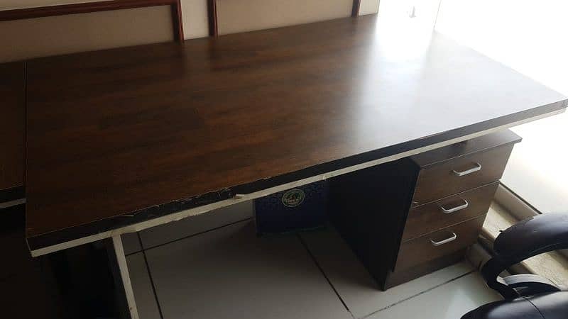 Executive Table Good Condition Reasonable Price 3