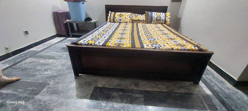 Bed and dressing table set for room 0
