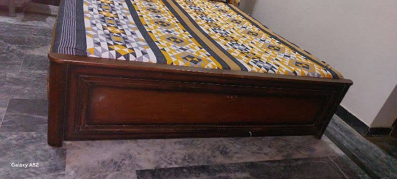 Bed and dressing table set for room 1