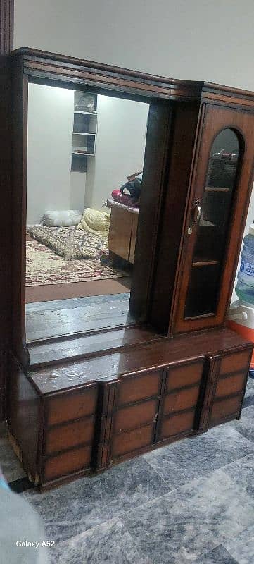 Bed and dressing table set for room 5