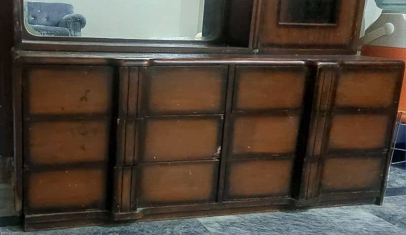 Bed and dressing table set for room 6