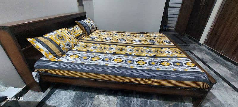 Bed and dressing table set for room 10