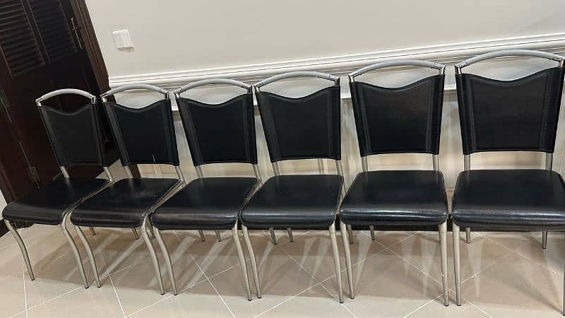 i want to sale 2 seater sofa 6 pec Chair 2 pair Fancy lights 1