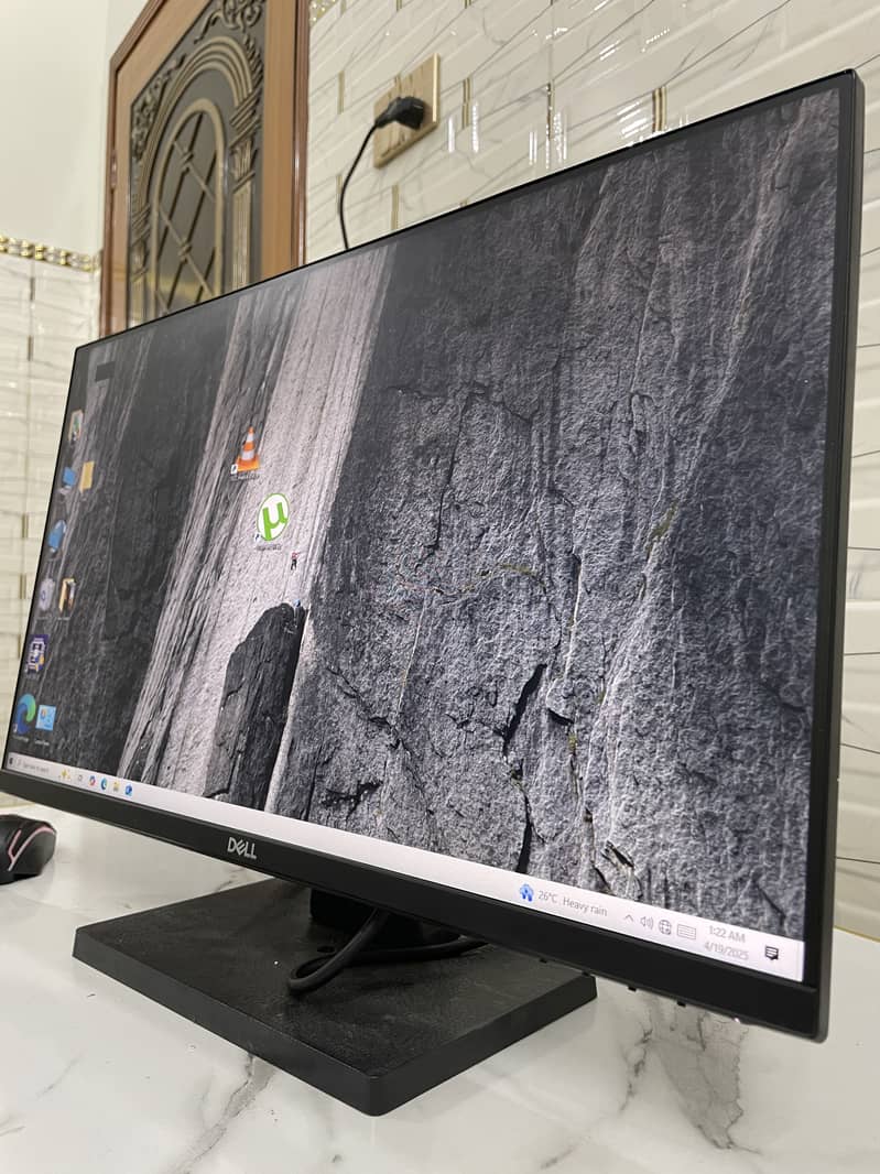 Dell 24 inch border less IPs display 1k totally A+ condition 2