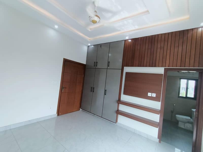 5 Marla Beautiful House For Sale Ideal Location 11