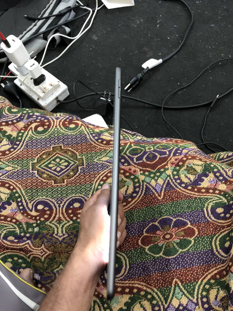 Ipad 9 Gen 64 Gb with box exchange possible 3