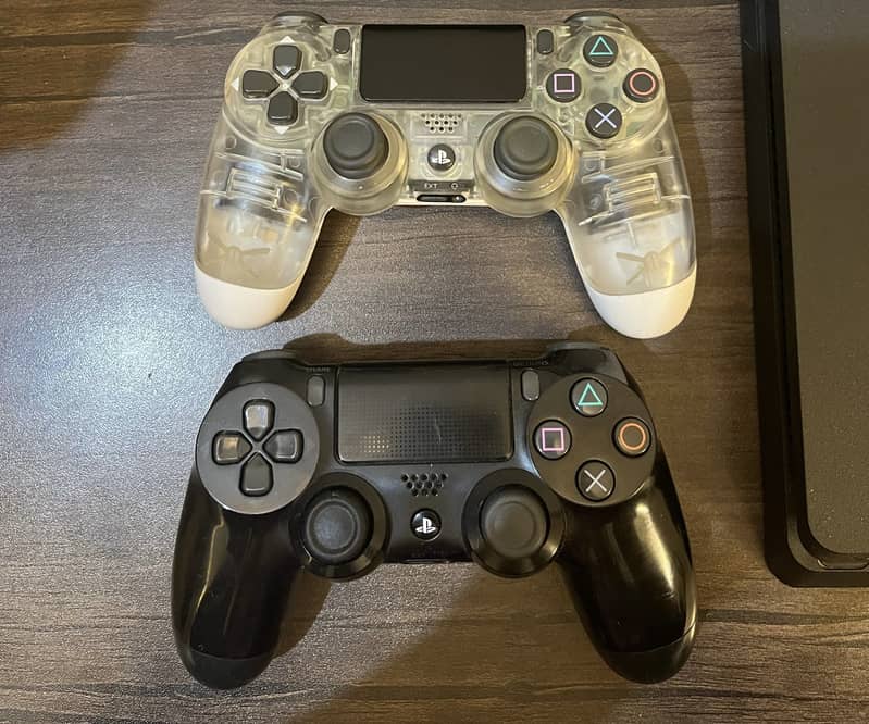 Selling my ps4 controllers 0