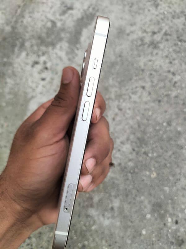 iphone 13 128 gb 4 month sim work 1 year full warnty only 7 time charg 1