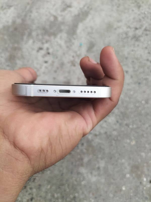 iphone 13 128 gb 4 month sim work 1 year full warnty only 7 time charg 2