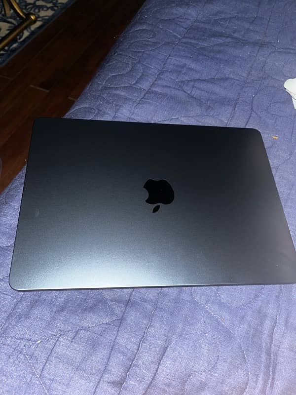 Apple macbook air M3 open box 0
