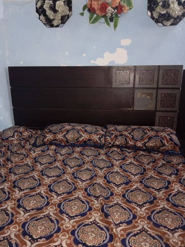 bed and dressing table 0