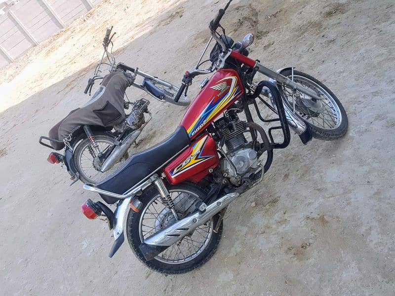honda 125 Karachi number 4