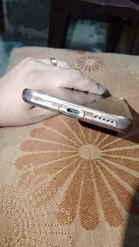 vivo v 40e with box and charger and 10 month warrenty 1
